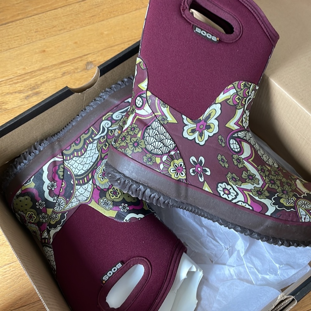 Bogs Women Purple Pattern Boots size 9